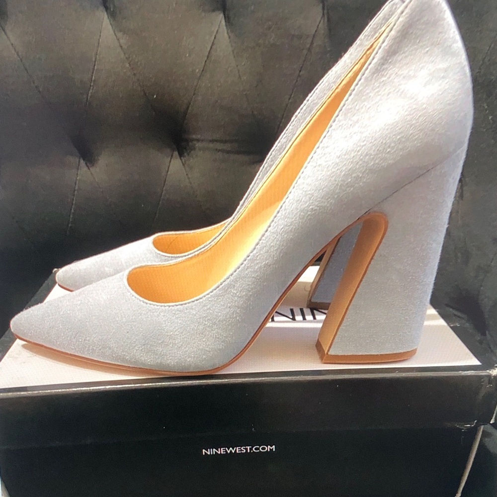 Nine West Light Gray Pointed Toe Suede Pumps - Picture 4 of 6